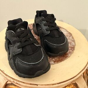Nike Kids Black Lace-Up Sneaker